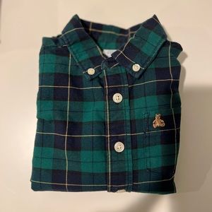 GAP size 4 plaid Oxford shirt. Lightly worn. Perfect condition